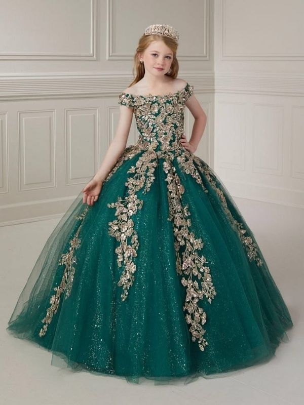 Christmas-Outfits-for-Kids-That-Are-Merry-and-Stylish