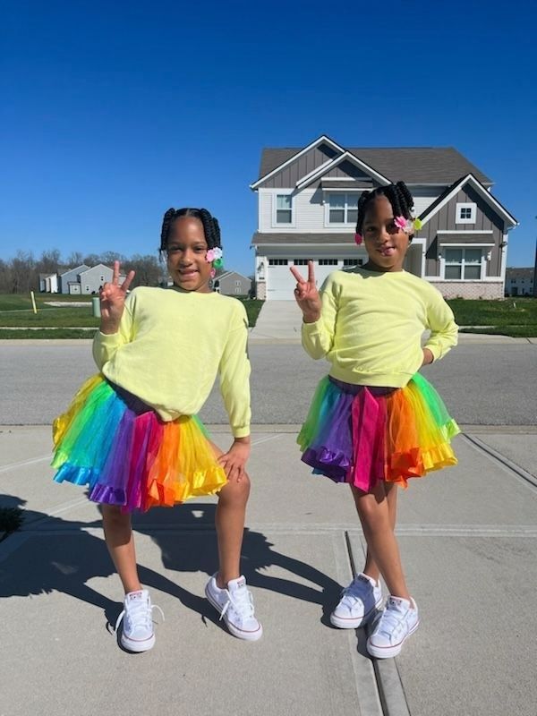 Twin-Day-Outfit-Ideas-for-School-Spirit-Week